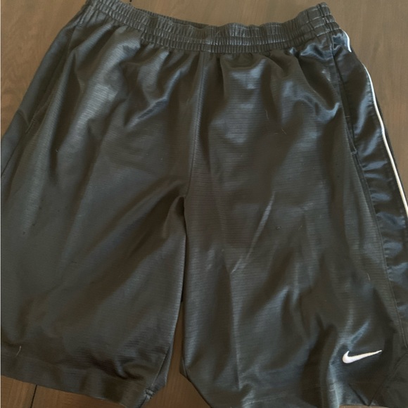 Men’s Nike Basketball Shorts (L) - Picture 2 of 3